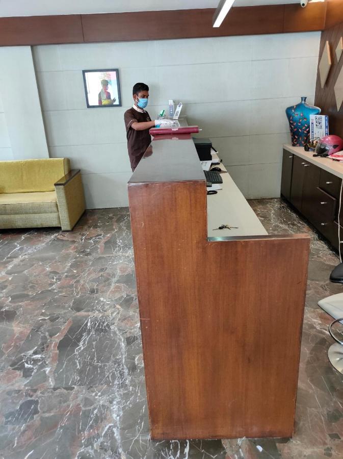 Fabhotel Prime Sky Light Vadodara Bagian luar foto