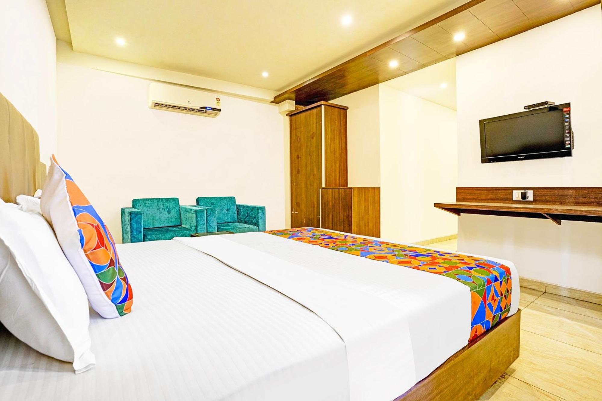 Fabhotel Prime Sky Light Vadodara Bagian luar foto