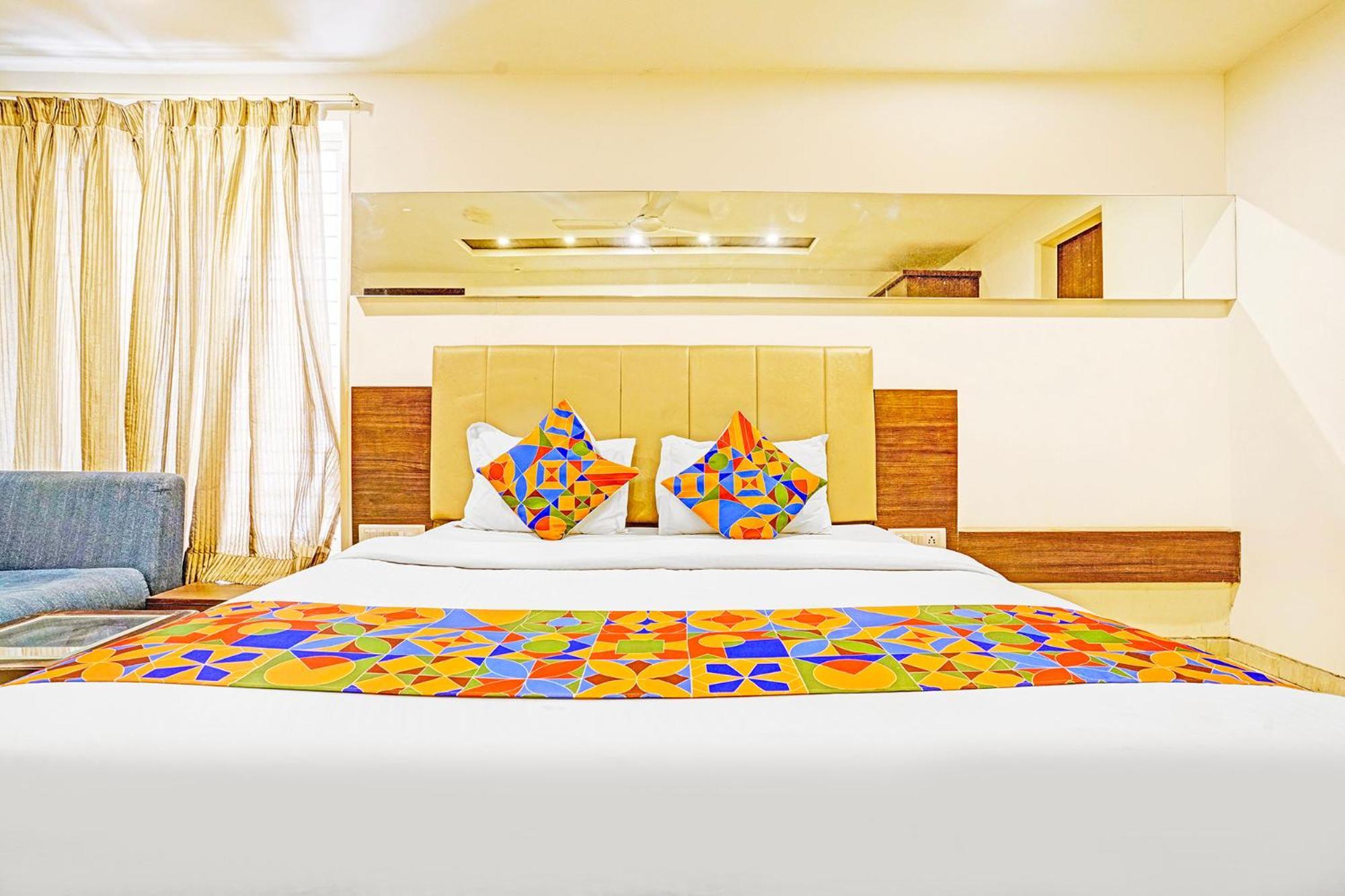 Fabhotel Prime Sky Light Vadodara Bagian luar foto